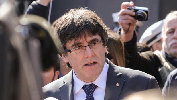 El independentismo juega a dos bandas: pretende investir a Puigdemont mientras le busca sustituto