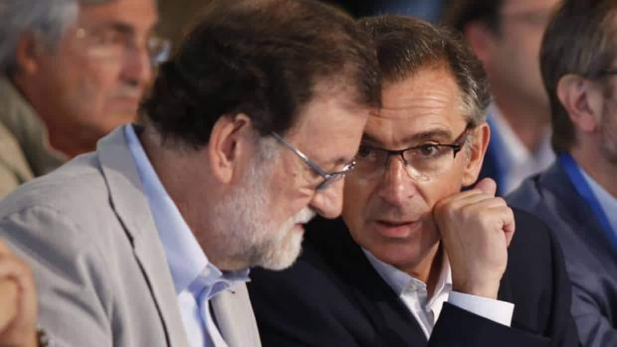 El líder del PP araognés, Luis María Beamonte, junto a Mariano Rajoy, en una imagen de archivo