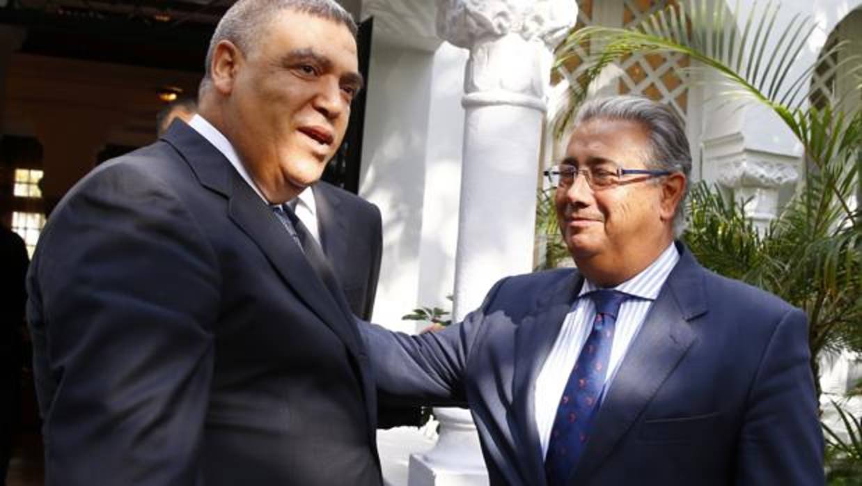 Zoido, con el ministro del Interior marroquí, el verano pasado