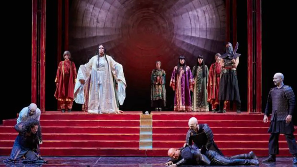 Una escena de «Turandot» en Peralada