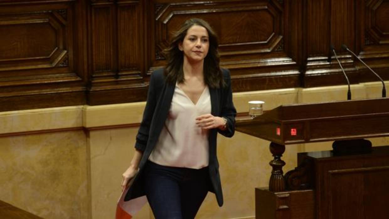 La diputada de Ciudadanos, Inés Arrimadas, en la sesión del pleno del Parlamento