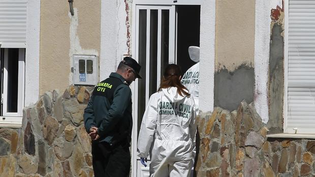 La Guardia Civil registra el domicilio del detenido en Castrogonzalo (Zamora)