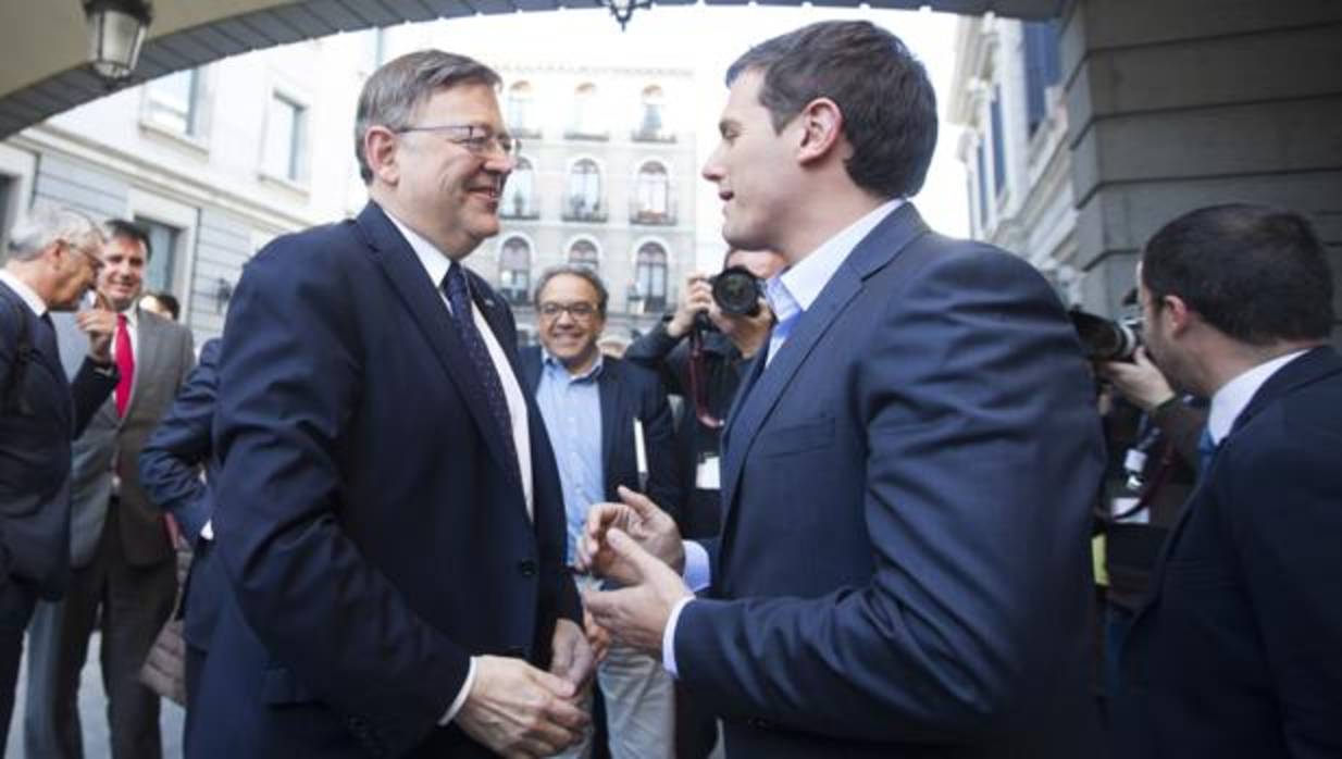 Imagen de Ximo Puig y Albert Rivera tomada en el Congreso de los Diputados