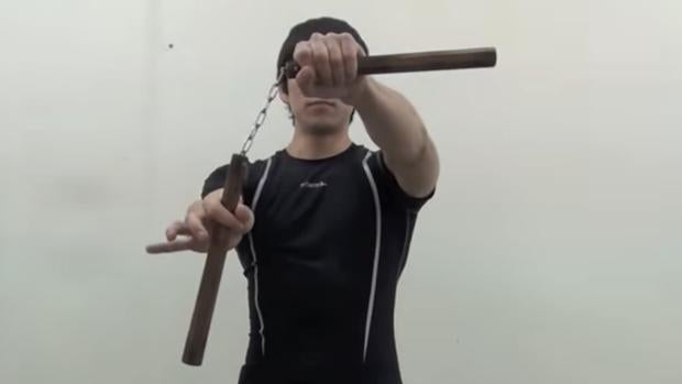 Circulaba con un nunchaku, arma ilegal que se emplea en artes marciales