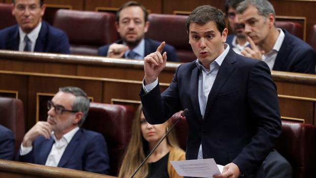 Rivera anuncia que retira su apoyo al Gobierno en la gestión de Cataluña