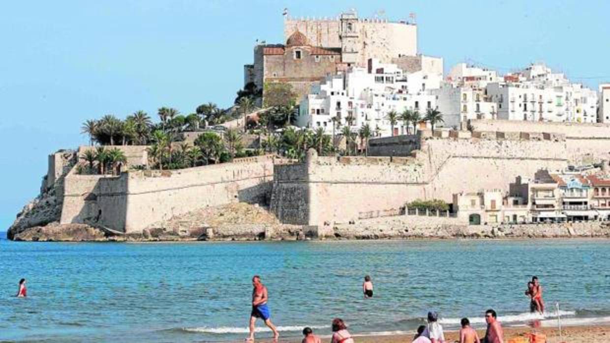 Vista panorámica de Peñíscola desde la playa