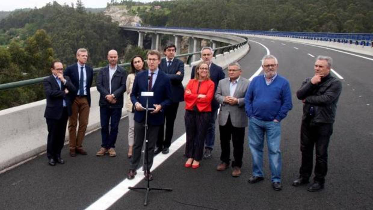 Alberto Núñez Feijóo y otras autoridades durante la inauguración