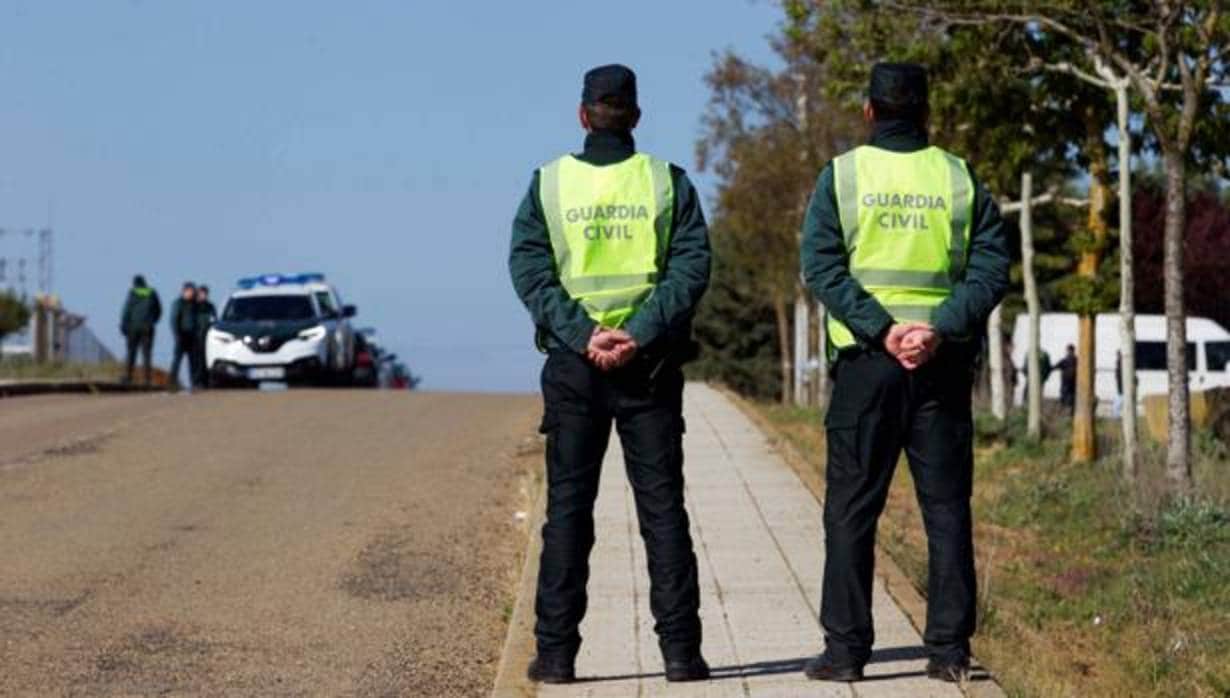 Efectivos de la Guardia Civil, en Castrogonzalo (Zamora), tras el hallazgo del cadáver de Leticia Rosino