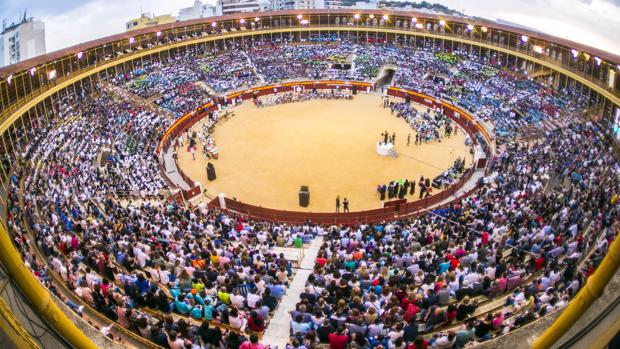 Más de 4.000 alumnos baten el récord Guinness a la mayor lección de música de la historia en Alicante