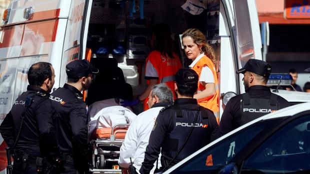 Un hombre se atrinchera en un cuarto piso en Valencia y amenaza con lanzar una bombona de butano