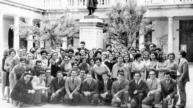 La primera promoció de Pedagogia de la Universitat de València celebra el seu 50 aniversari a La Nau