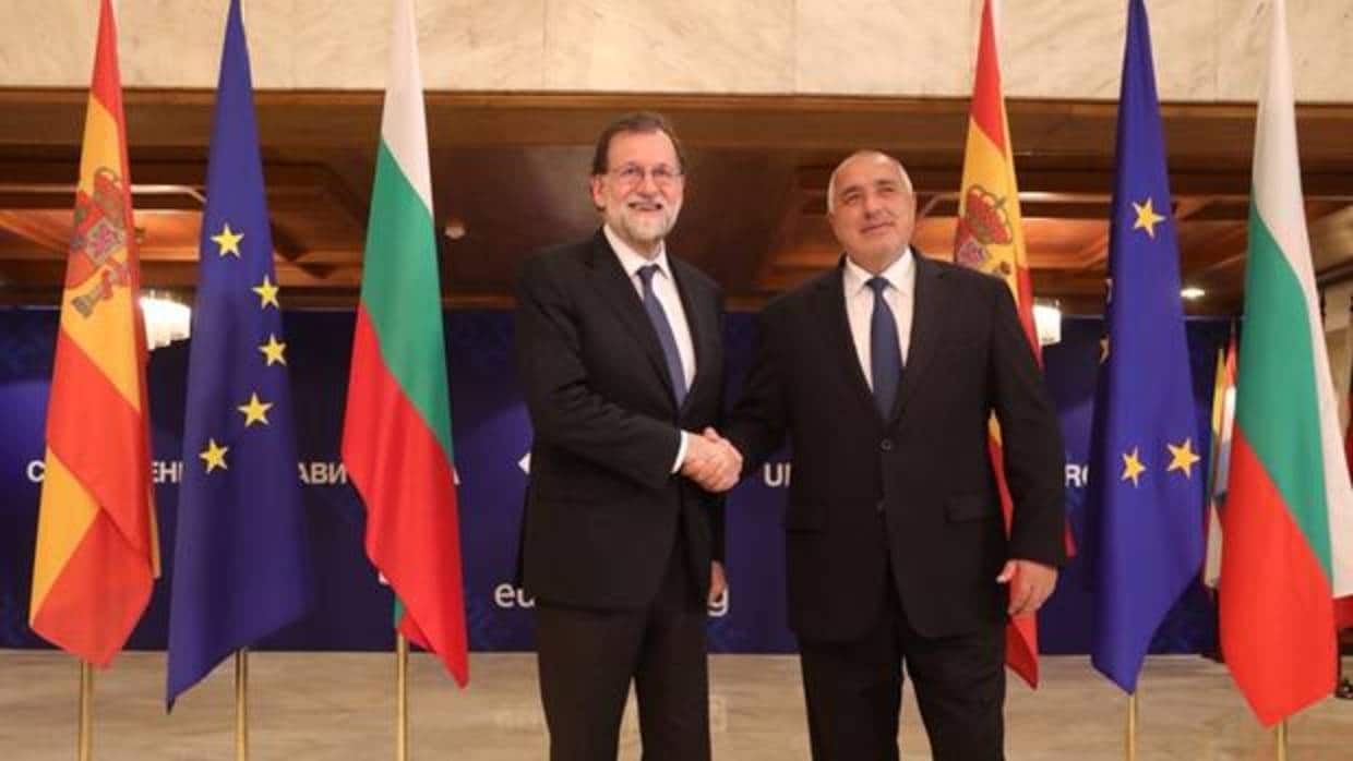 El presidente del Gobierno, Mariano Rajoy, con el primer ministro de Bulgaria, Boiko Borísov