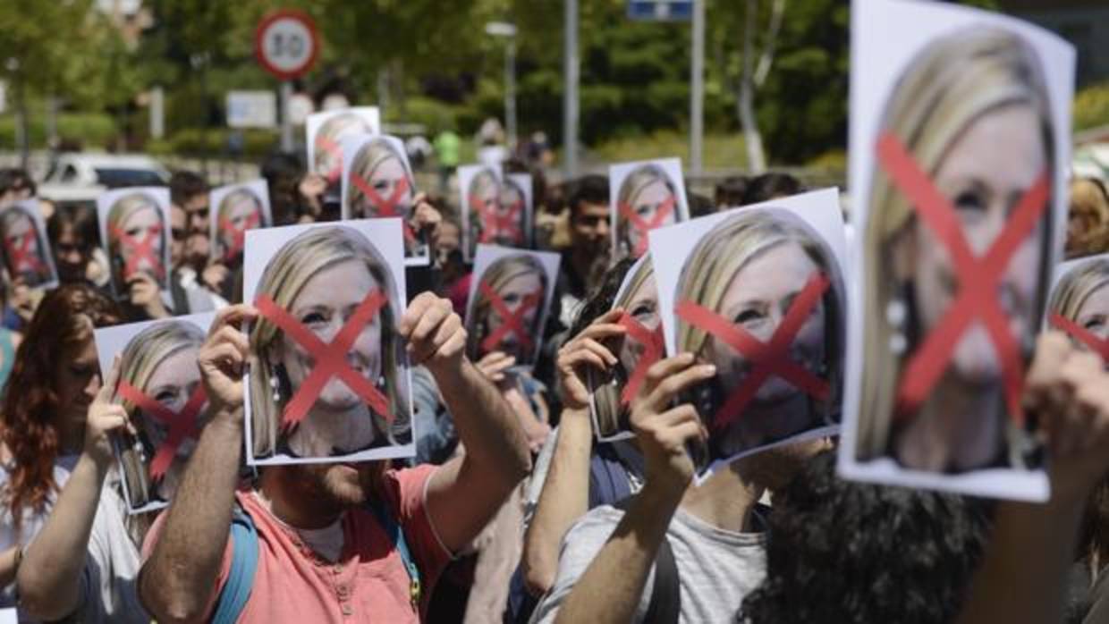 Protesta estudiantil contra Cristina Cifuentes en la Universidad Complutense