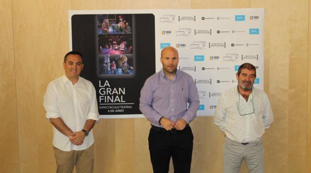 Carlos Linares (centro), Adolfo Carnero y Josep Valero, en la presentación del espectáculo