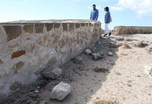 El vandalismo ha dejado destrozos en varios torreones