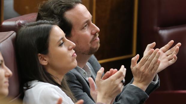 Iglesias y Montero piden a sus bases que decidan si deben dimitir por la compra del chalé
