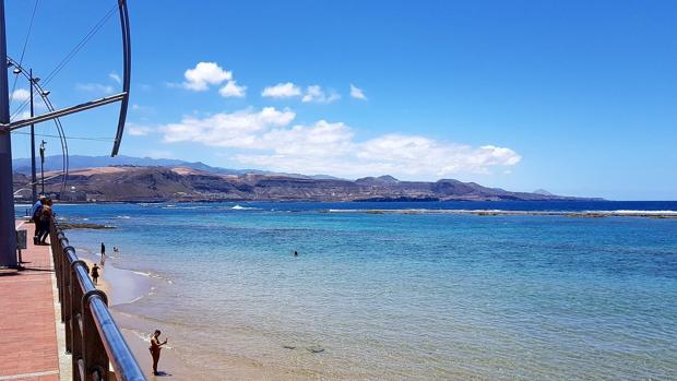 La «panza de burro» da tregua: cielo azul en la capital grancanaria