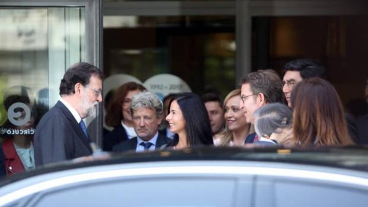 Patricia García despide a Mariano Rajoy tras el acto en el Círculo de Empresarios