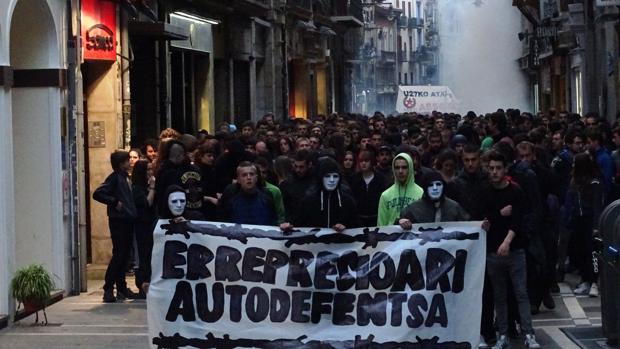 El fiscal mantiene siete años de cárcel por «finalidad terrorista» para los acusados de Pamplona