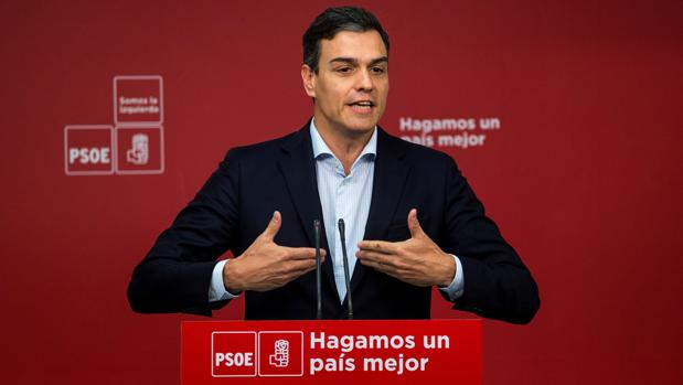 Sánchez anima a Iglesias a consultar «con la almohada» y no con la militancia si debe dimitir