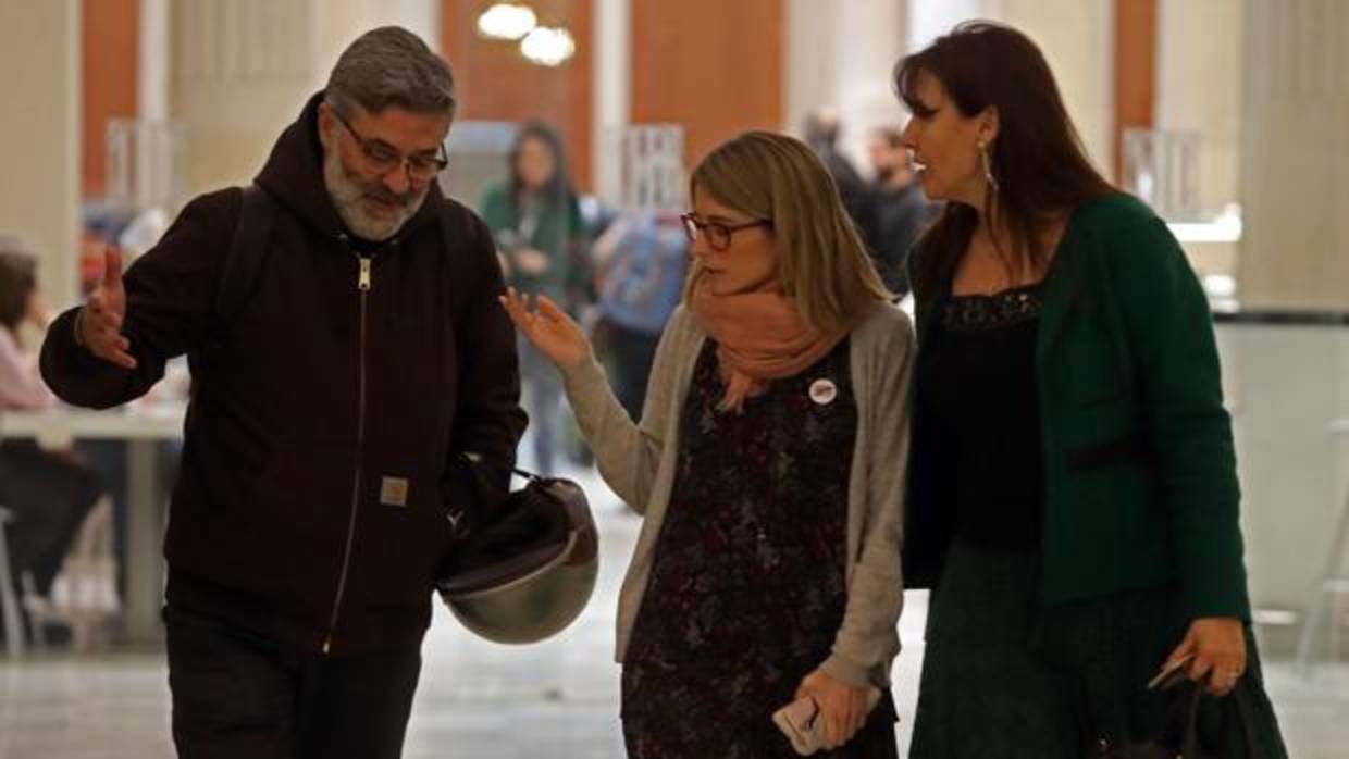 El líder de la CUP en el Parlament Carles Riera y la portavoz de Junts per Catalunya Elsa Artadi