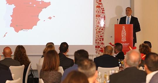 El presidente de Coca Cola European Partners Iberia en Canarias, Fernández Viñarás