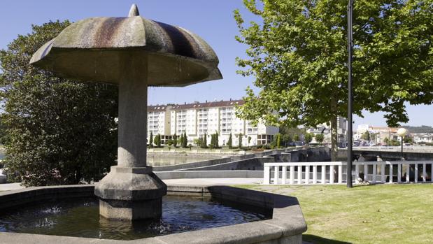 Heridos una mujer, una menor y dos agentes en un incendio en Culleredo