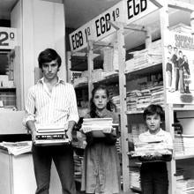 Imagen de tres estudiantes tomada en 1978