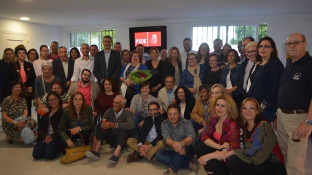 El secretario provincial del PSOE, Álvaro Gutierrez, y el secretario regional de Organización, Sergio Gutiérrez, han acompañado a los militantes