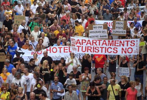 Manifestación contra Airbnb en Barcelona