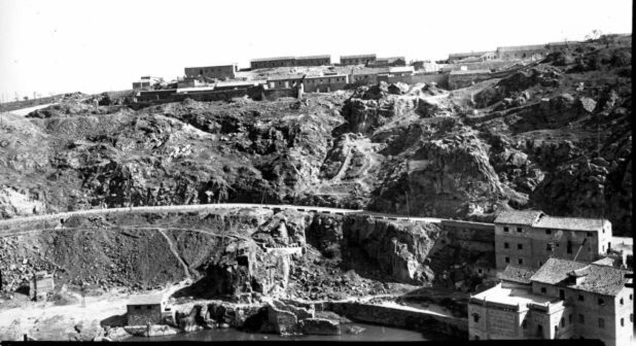 Barrio de San Blas, inmediato al castillo de San Servando, hacia 1935. Foto Archivo Municipal de Toledo