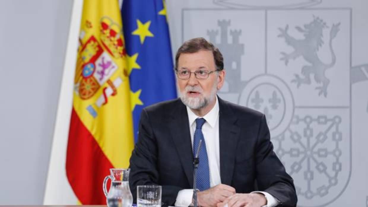 Mariano Rajoy en la moncloa tras haberse presentado la moción de censura contra él