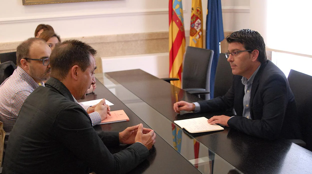 Reunió del president de la Diputació i l'alcalde en Riba-roja