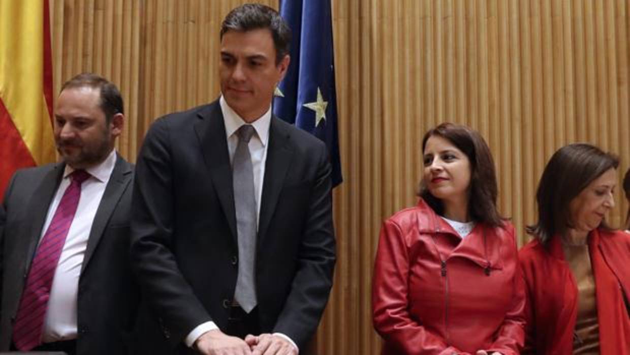 José Luis Ábalos, Pedro Sánchez, Adriana Lastra y Margarita Robles en la reunión del grupo socialista