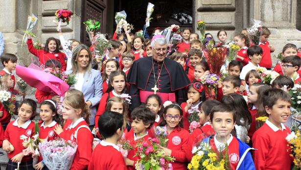 Más de 1.200 escolares de 24 colegios participan en la tradicional ofrenda floral del Corpus de Toledo