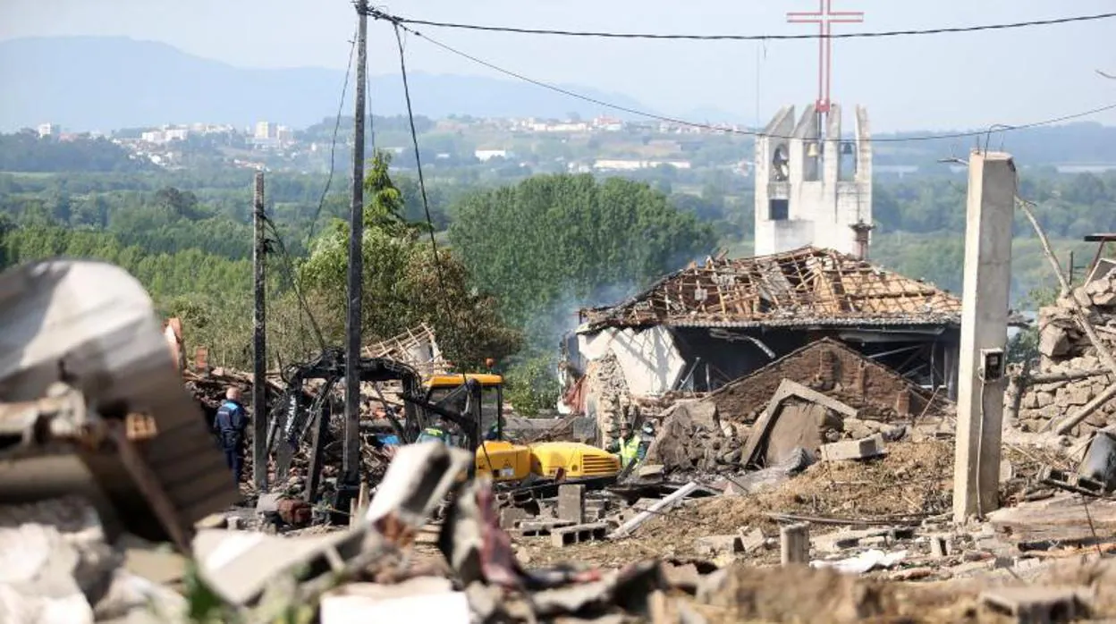 Imagen de la zona cero de la explosión, en la parroquia de Paramos (Tui)