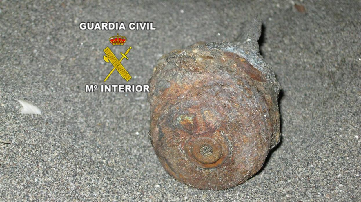 Una granada de la Guerra Civil encontrada en una playa de Málaga