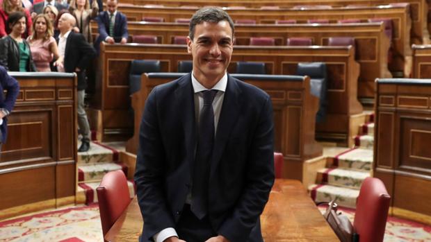 Sánchez se convierte en presidente del Gobierno sin saber aún como va a gobernar