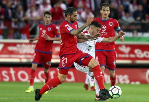 Partido entre el Numancia y la Cultural, que ha confirmado el decenso de los leoneses y da a los sorianos posibilidades de volver a Primera