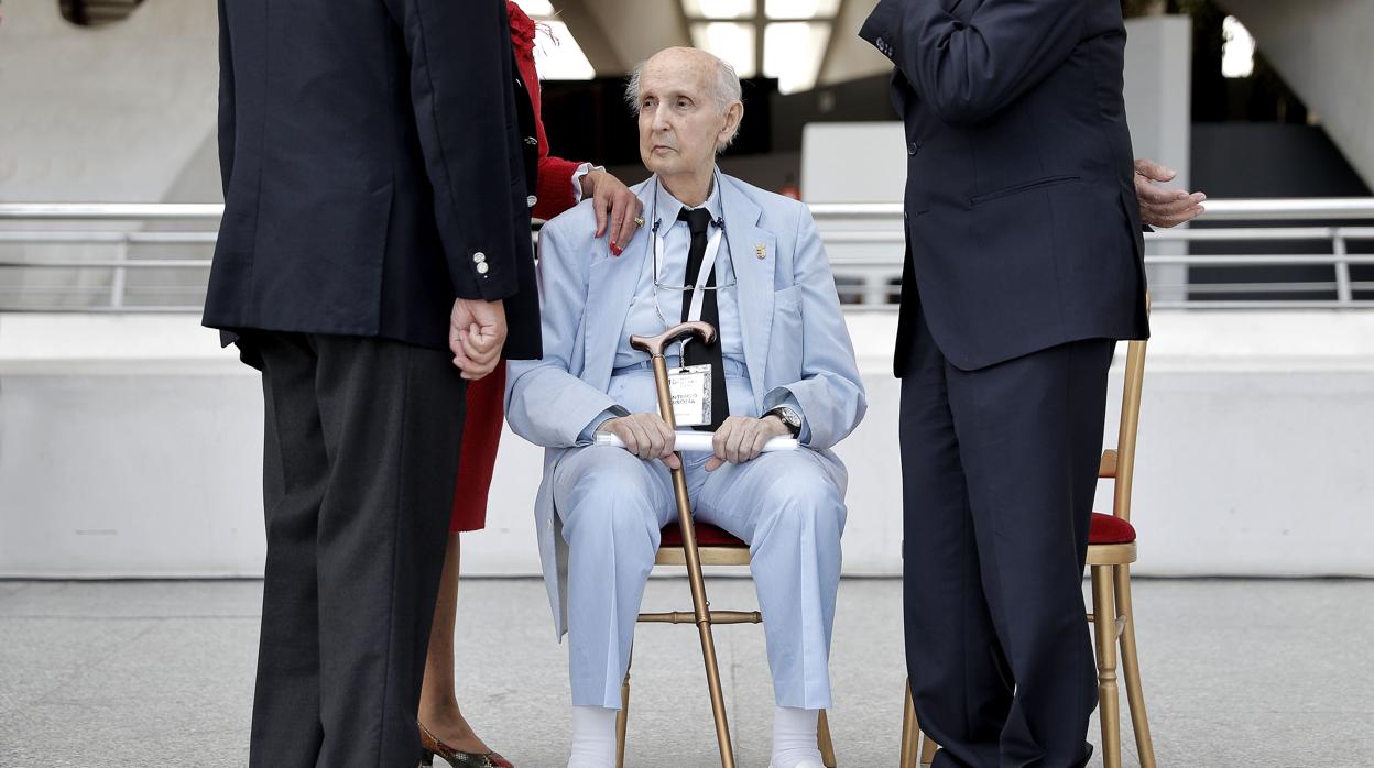 Santiago Grisolía, fundador de los Premios Premios Rei Jaime I, ha asistido este mediodia en el Museo de las Ciencias a la presentación