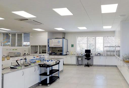 Laboratorio de una compañía del grupo donde se realizan pruebas con miles de muestras de agua