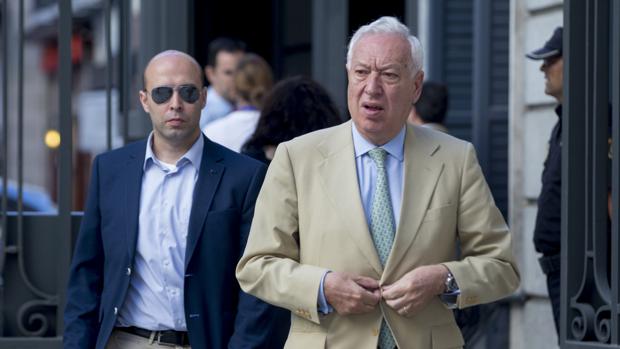 Margallo hará «todo lo posible» para que Santamaría no sea portavoz del PP