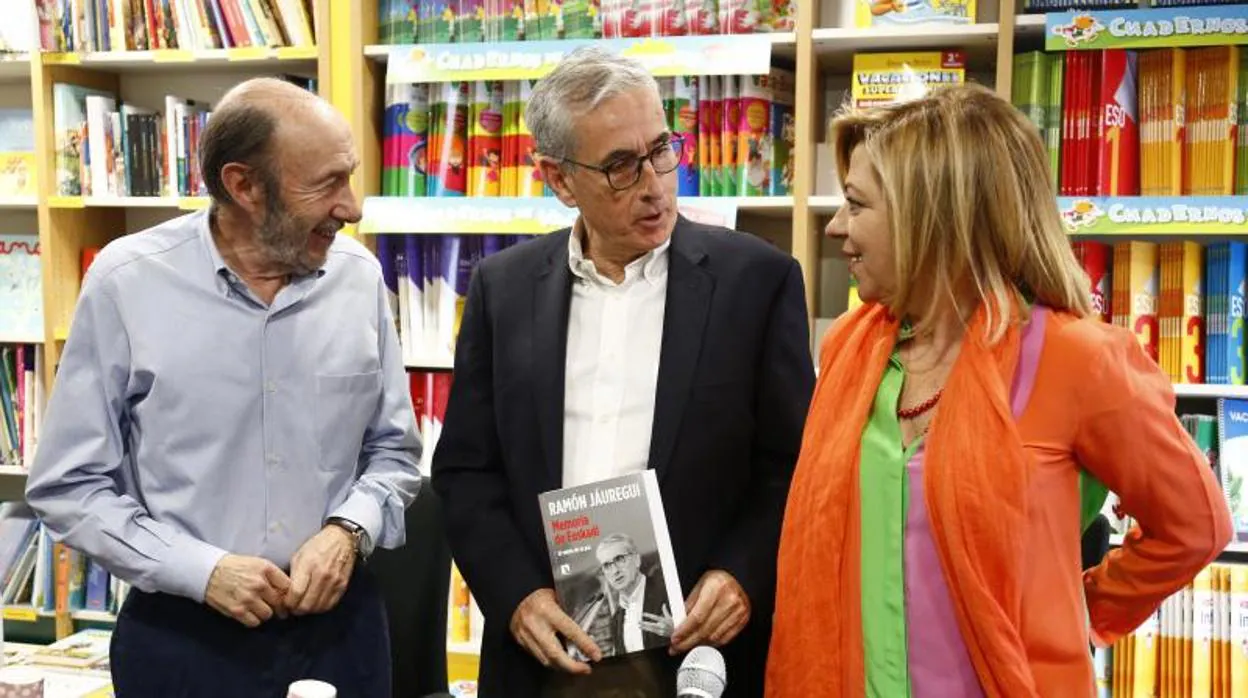 Rubalcaba, Jáuregui y Valenciano, durante la presentación del libro de esta tarde en Madrid
