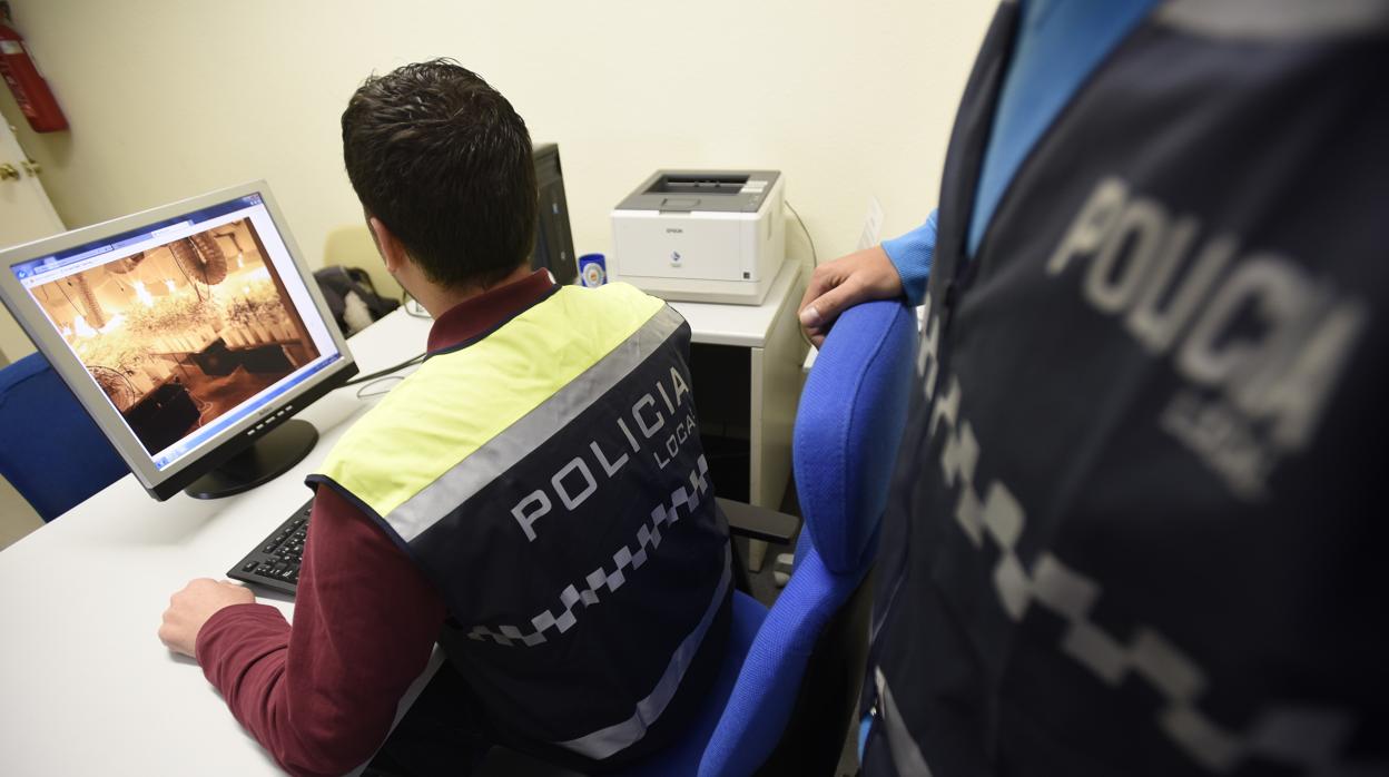 Agentes de una Policía local en una imagen de archivo