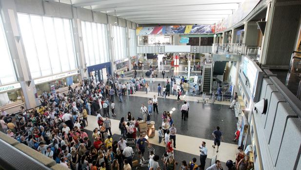 Un ladrón vulnera una orden de alejamiento de los aeropuertos españoles para volver a robar