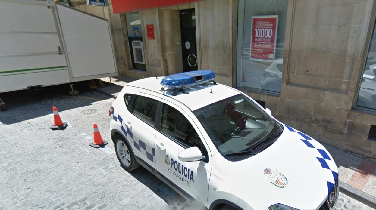 Un coche patrulla de la Policía Local de Caspe