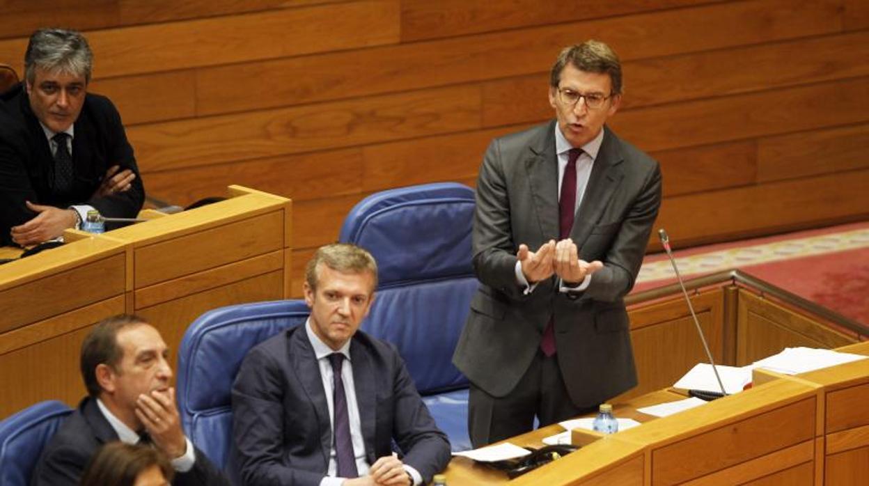 El presidente de la Xunta, Alberto Núñez Feijóo, durante la sesión de control en el Parlamento