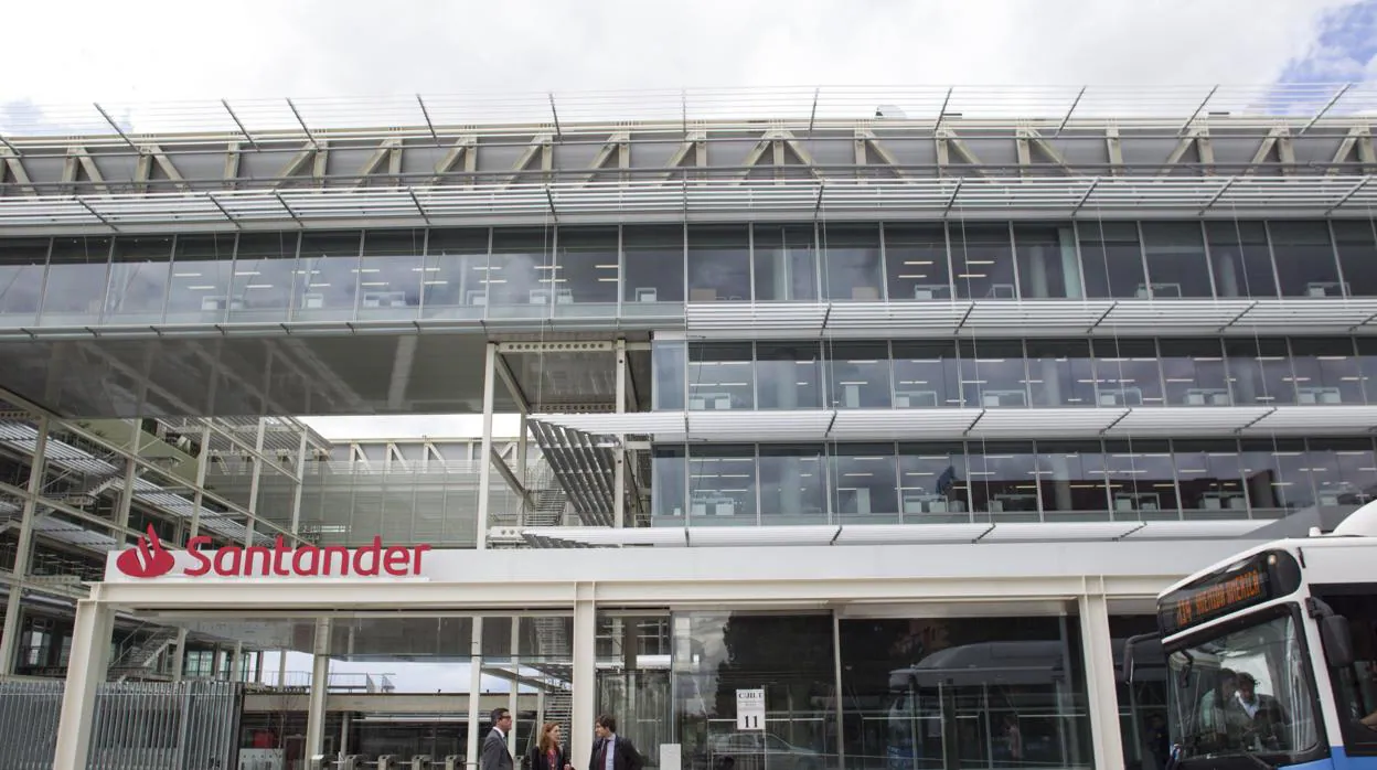 El Santander inicia el traslado de su plantilla a la nueva sede del Popular