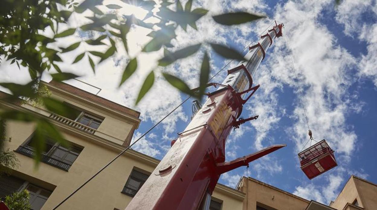 Urbanismo prohíbe entrar a los operarios en el edificio de Martínez Campos por peligro de derrumbe