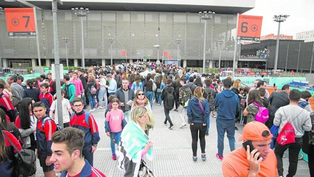 LA entrada a la caja mágica duante uno de los días del Open de Tenis de Madrid